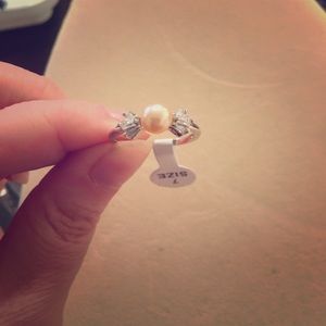 Vantel Pearls Daydreamer Ring. Size 7 NWT